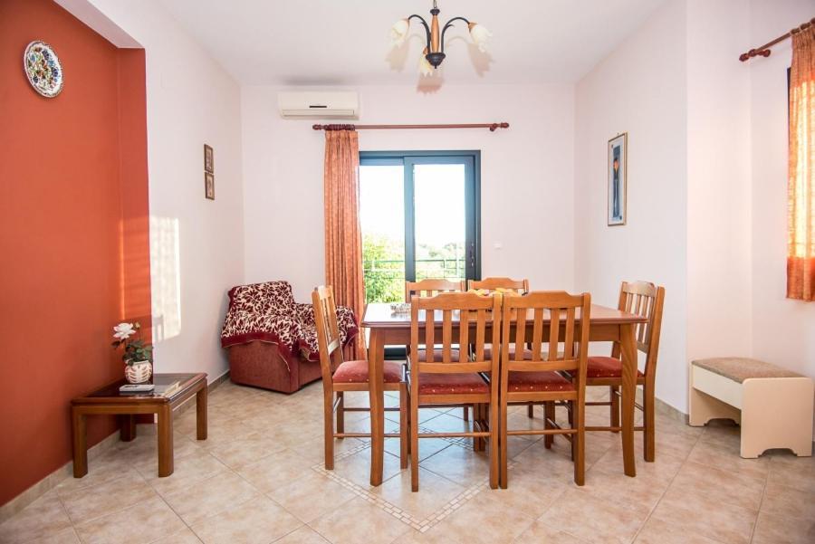 Villa Nefeli Τραπεζάκι Εξωτερικό φωτογραφία